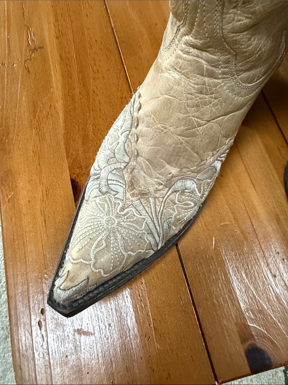Old Gringo Tan Embroidered Leather Cowboy Boots - Picture 4 of 10